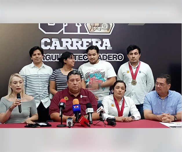 Estudiantes quitan sal al agua de mar Estudiantes quitan sal al agua de mar