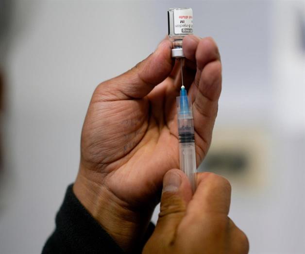 Vacunas contra el COVID-19 mejoran tratamiento en pacientes con cáncer