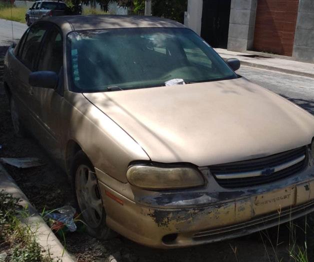 Convierten calles en cementerios de autos Convierten calles en cementerios de autos