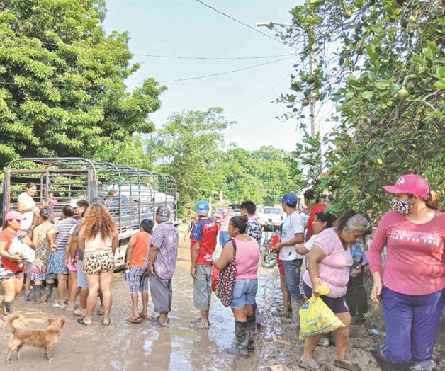 Reparten ayuda en las comunidades indígenas Reparten ayuda en las comunidades indígenas