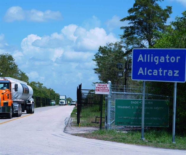 Corte de apelaciones suspende demanda por Alcatraz de los Caimanes debido al cierre de gobierno