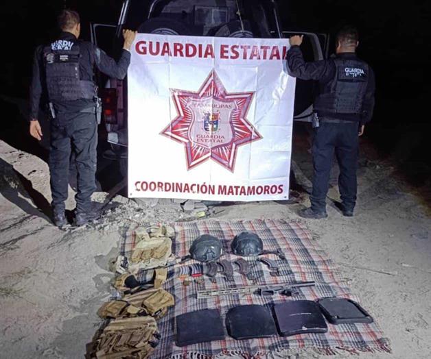 Aseguran arma y equipo táctico escondido en una cobija en Matamoros Aseguran arma y equipo táctico escondido en una cobija en Matamoros