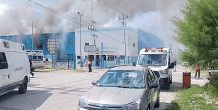 Se registra un incendio en un maquiladora ubicada en el parque Colonial