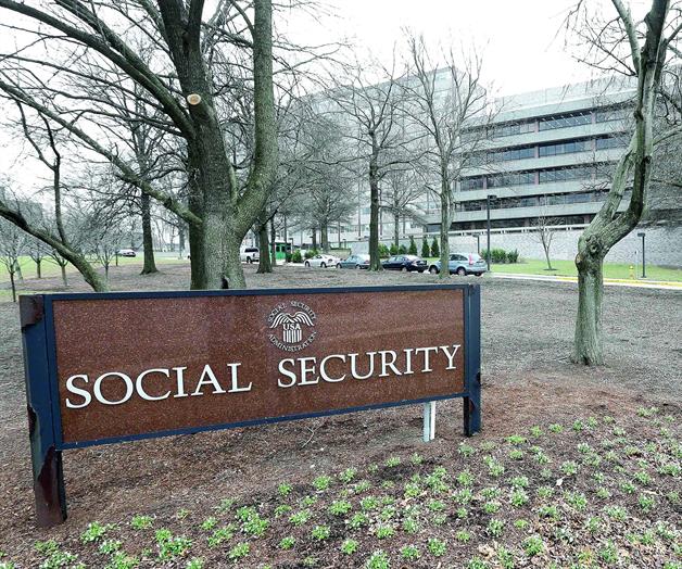 Beneficiarios del Seguro Social recibirán un aumento del 2,8 % Beneficiarios del Seguro Social recibirán un aumento del 2,8 %