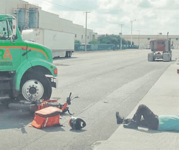 Motociclista lesionado al ser arrollado