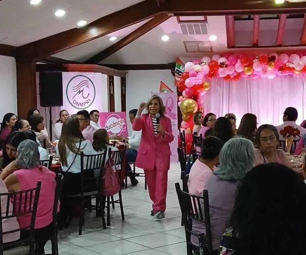 Realizan una conferencia de prevención contra el cáncer de mama Realizan una conferencia de prevención contra el cáncer de mama