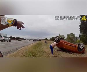 Rescatan a bebé atrapado en auto volcado en Texas Rescatan a bebé atrapado en auto volcado en Texas