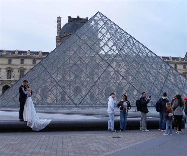 Detienen a sospechosos de espectacular robo en el Louvre Detienen a sospechosos de espectacular robo en el Louvre