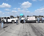 Productores del Valle de San Fernando, bloquean la carretera federal Victoria-Matamoros