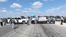 Productores del Valle de San Fernando, bloquean la carretera federal Victoria-Matamoros">