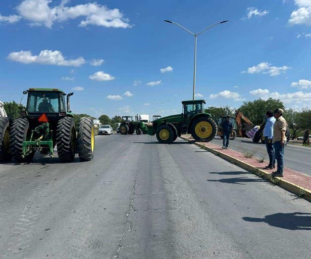 Con bloqueo, productores hacen presión para tener precios justos de granos Con bloqueo, productores hacen presión para tener precios justos de granos