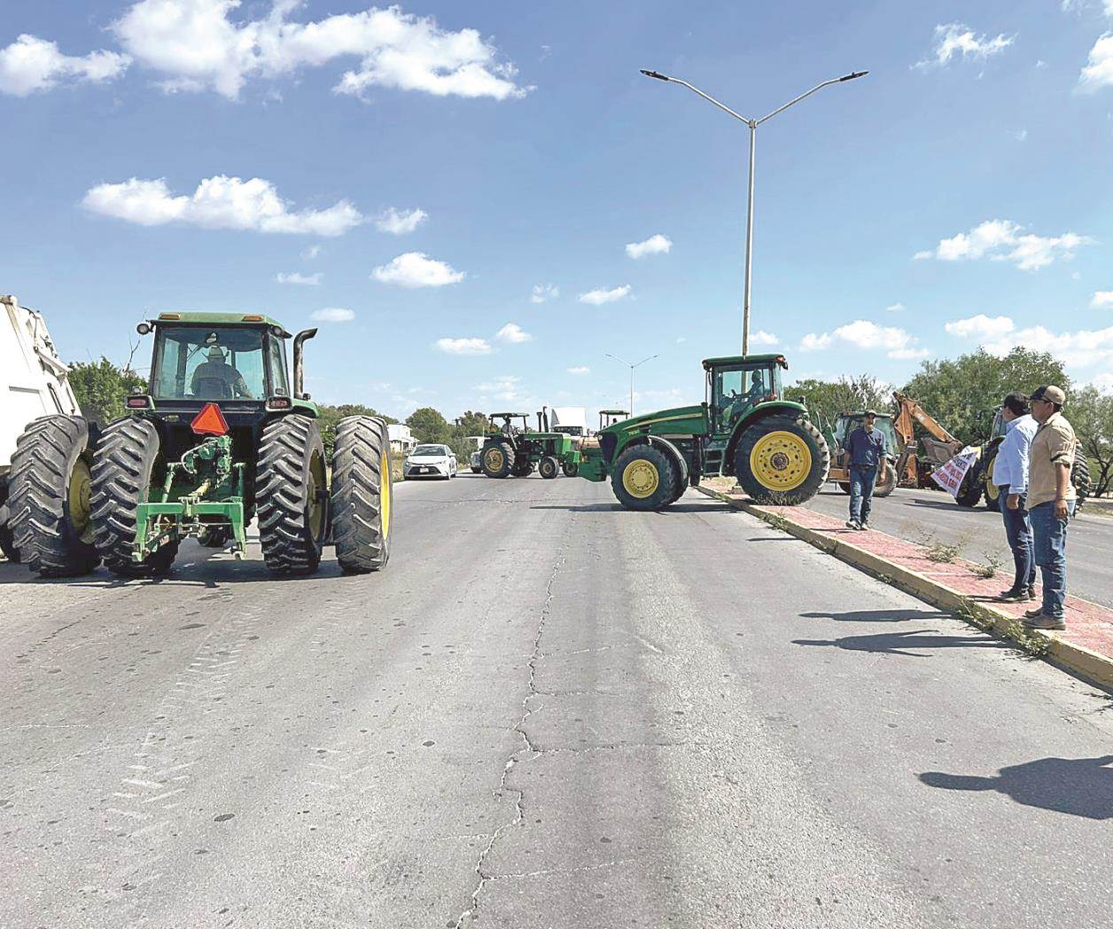 Campesinos amagan con toma de carreteras