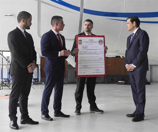 Puntos sobre plan para convencer a piloto para que traicione a Maduro Puntos sobre plan para convencer a piloto para que traicione a Maduro