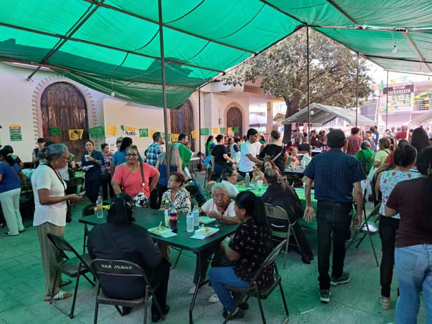 Fieles colman iglesia de San Judas Tadeo