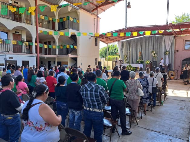 Fieles colman iglesia de San Judas Tadeo