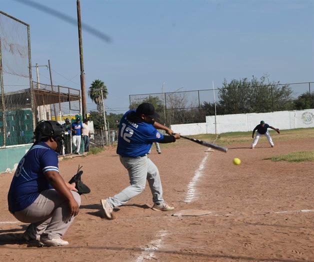 Le pegan Tecateros a Ratoniza Le pegan Tecateros a Ratoniza