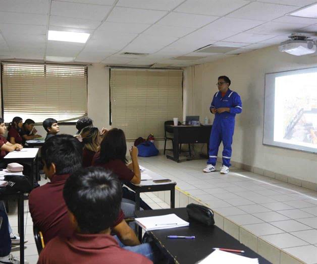 Reciben curso en la comunicación efectiva Reciben curso en la comunicación efectiva