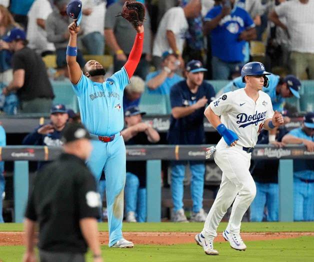 ¡A un triunfo! ¡A un triunfo!