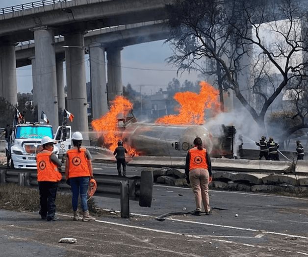 Quedan dos hospitalizados por explosión de pipa en Iztapalapa Quedan dos hospitalizados por explosión de pipa en Iztapalapa