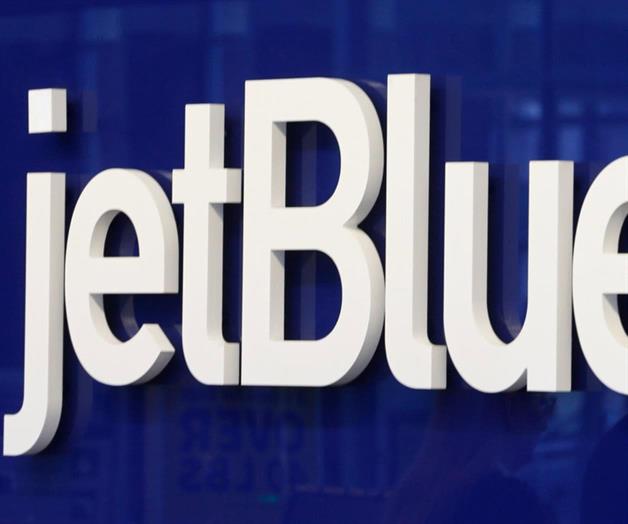 Hospitalizan a pasajeros de JetBlue tras aterrizaje de emergencia en Florida