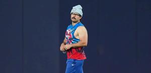 Descalzo y expectante, Davis Schneider está listo para buscar título de Serie Mundial con Azulejos Descalzo y expectante, Davis Schneider está listo para buscar título de Serie Mundial con Azulejos