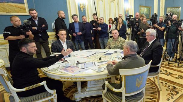 Ucrania responde a avances rusos en Donetsk con ataques