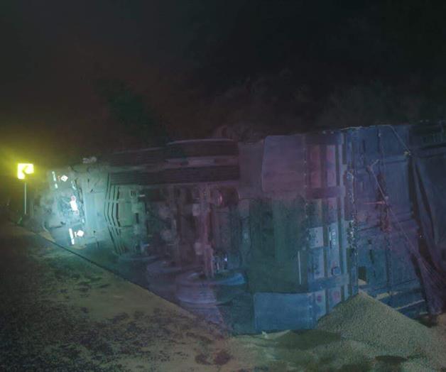 Vuelca camión con soya en Tamaulipas; alertan que no es apta para consumo Vuelca camión con soya en Tamaulipas; alertan que no es apta para consumo