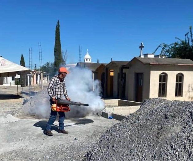 Fumigan panteones en San Fernando previo a Día de Muertos