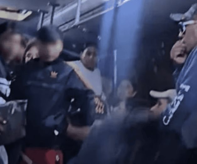 Joven saca hacha durante pelea a bordo de transporte público Joven saca hacha durante pelea a bordo de transporte público