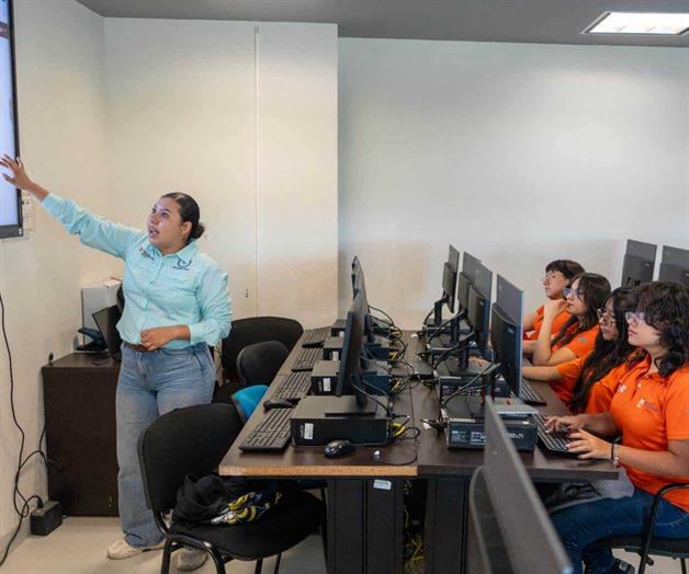 Impulsa la UAT formación bilingüe en la Prepa No. 3 Impulsa la UAT formación bilingüe en la Prepa No. 3