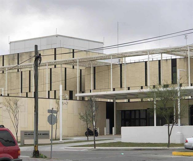 Cae con pasaporte falso en consulado Cae con pasaporte falso en consulado