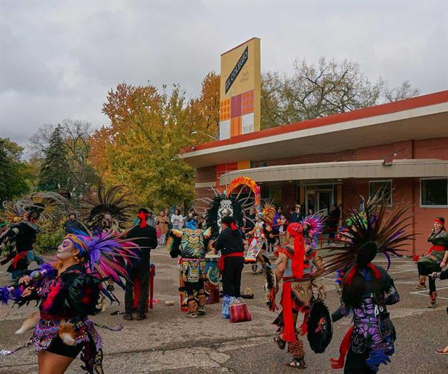 Celebraciones del Día de Muertos unen a las comunidades hispanas Celebraciones del Día de Muertos unen a las comunidades hispanas