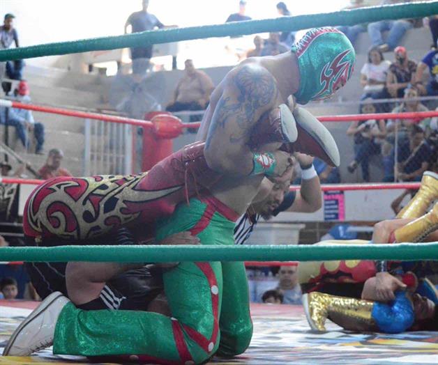 Magnífico contra Rey Astral Magnífico contra Rey Astral