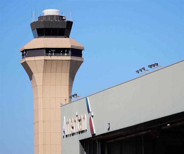 Continúan retrasos de vuelos Continúan retrasos de vuelos