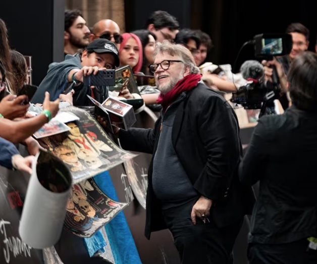 Guillermo del Toro consiente a sus fans mexicanos Guillermo del Toro consiente a sus fans mexicanos