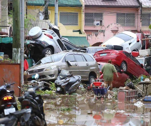 El tifón Kalmaegi deja 26 muertos en Filipinas, atrapa a personas en tejados y arrastra autos El tifón Kalmaegi deja 26 muertos en Filipinas, atrapa a personas en tejados y arrastra autos