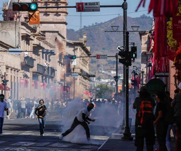 Marcha en Morelia termina en disturbios Marcha en Morelia termina en disturbios