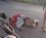 Motociclista lesionado al ser embestido por auto