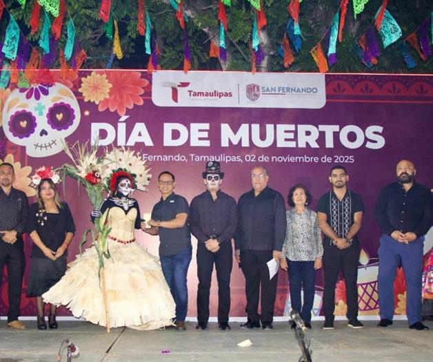 Familias viven el festival del Día de Muertos Familias viven el festival del Día de Muertos