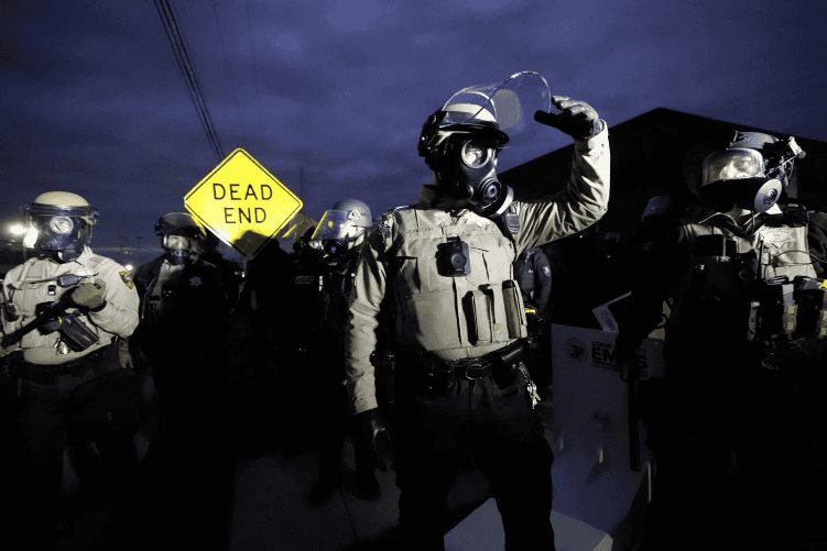 Juez ordena mejoras en instalación de ICE en área de Chicago tras denuncias de condiciones inhumanas