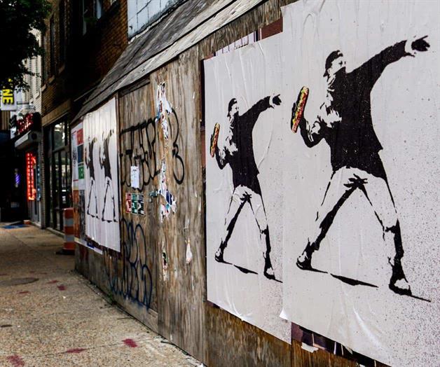 Hombre enfrenta juicio federal por lanzar sándwich a un agente Hombre enfrenta juicio federal por lanzar sándwich a un agente