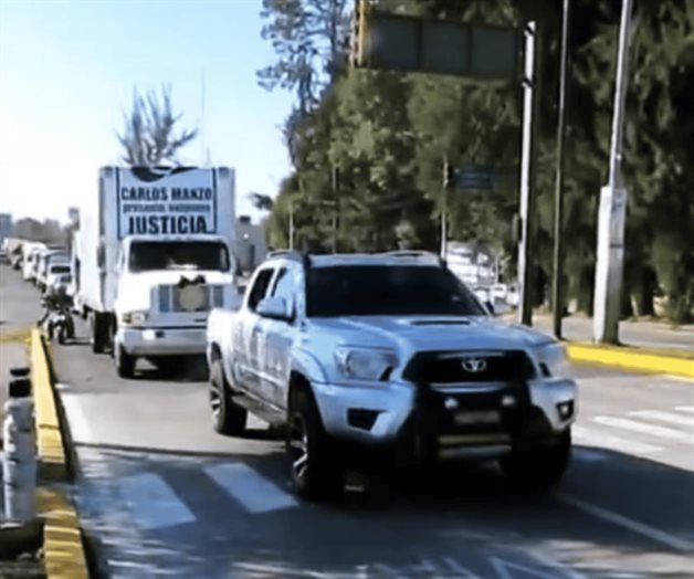 Transportistas marchan por la paz en Michoacán Transportistas marchan por la paz en Michoacán