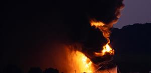 Avión de UPS se estrella durante despegue en Louisville, Kentucky; hay al menos 3 muertos Avión de UPS se estrella durante despegue en Louisville, Kentucky; hay al menos 3 muertos