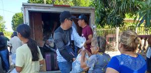 Sigue apoyo a damnificados de Veracruz; altruistas de Río Bravo llevan colchones y muebles