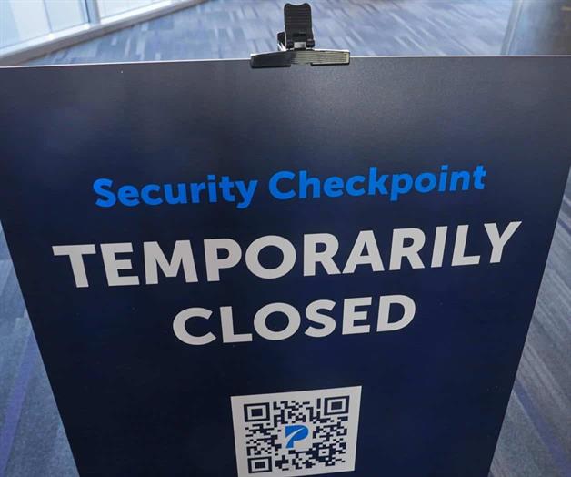 FAA reduce tráfico aéreo en 10% en 40 mercados de alto volumen