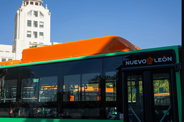 Samuel García entrega 14 nuevas unidades del sistema Muevo León Samuel García entrega 14 nuevas unidades del sistema Muevo León