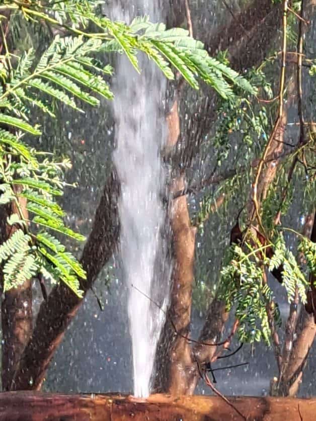 Reportan espectacular fuga de agua limpia Reportan espectacular fuga de agua limpia