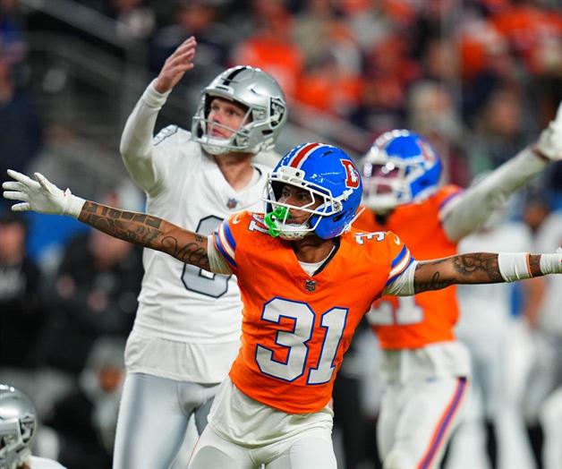 Broncos mantiene su paso triunfador Broncos mantiene su paso triunfador