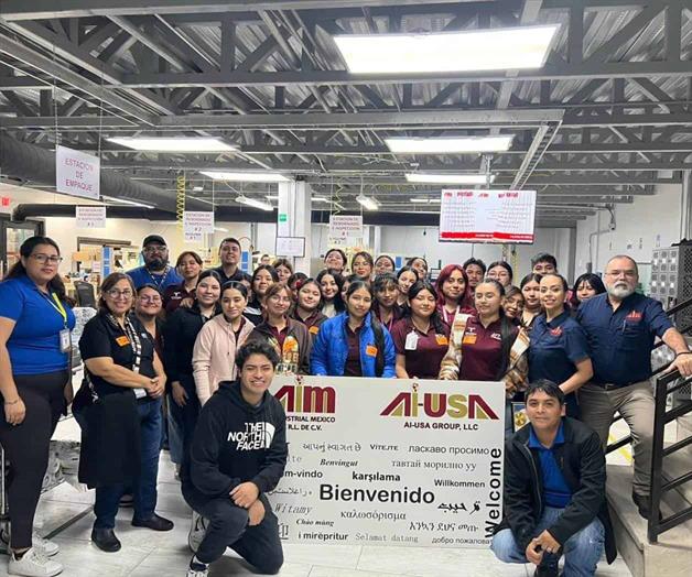 Acerca UTTN a alumnos a un entorno laboral real Acerca UTTN a alumnos a un entorno laboral real