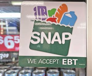 Bloquean pagos completos de ayuda alimentaria en EU